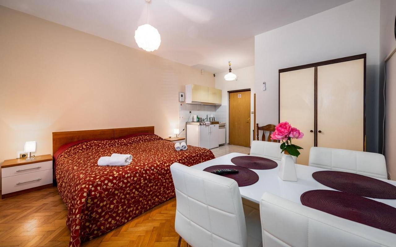 Apartmani Lido Bašanija エクステリア 写真