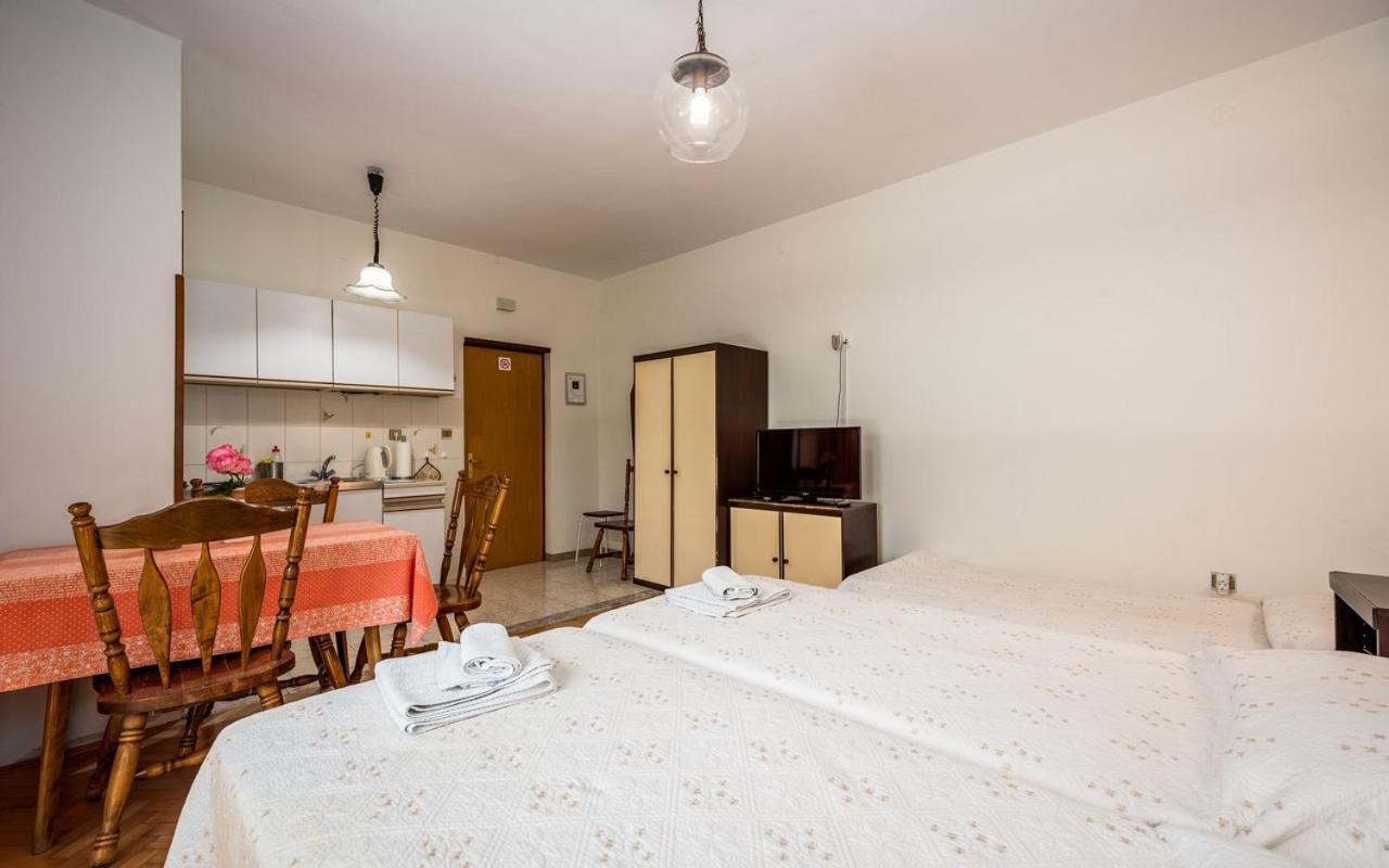 Apartmani Lido Bašanija エクステリア 写真